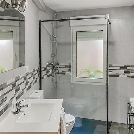 Apartamento 3 Bedroom Amazing In *